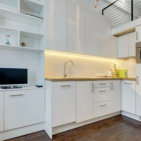 Daire White Radiolofts Studio Self Check-in *